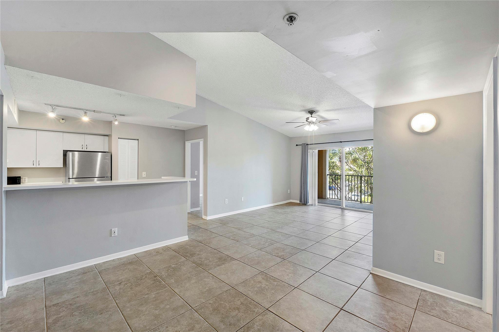 120 Yacht Club Way 305, Hypoluxo, FL 33462, Hypoluxo