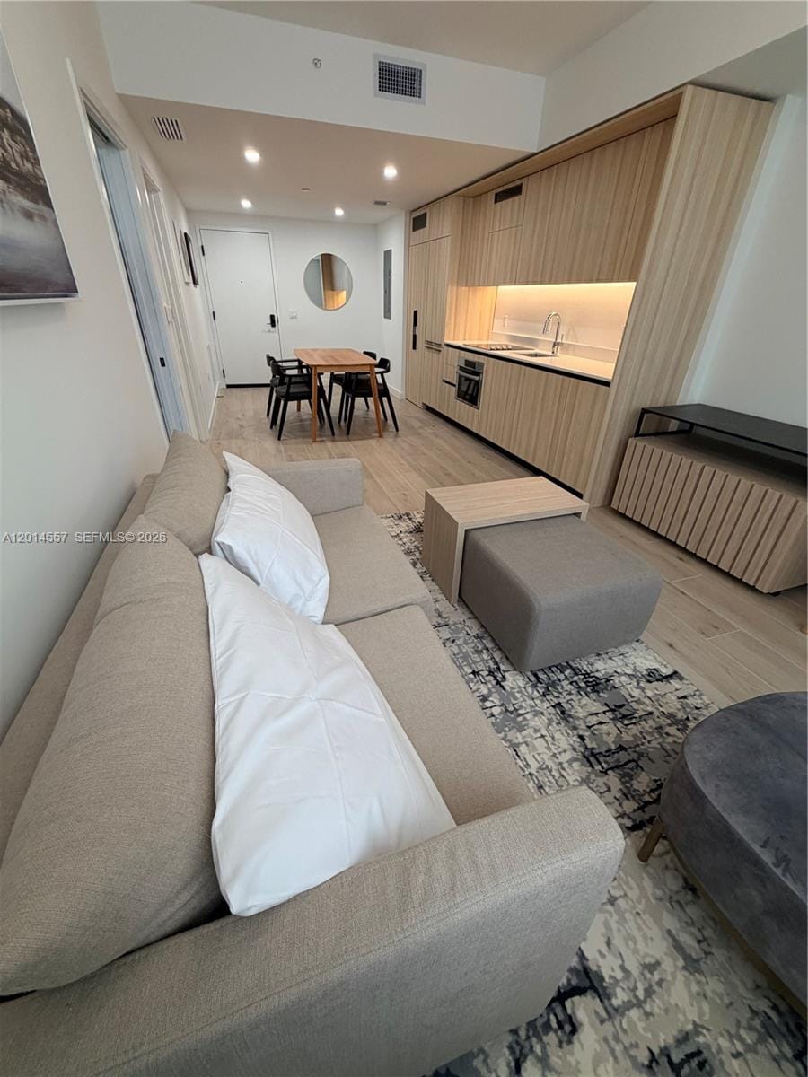 225 N Miami Avenue 907 — photo 9
