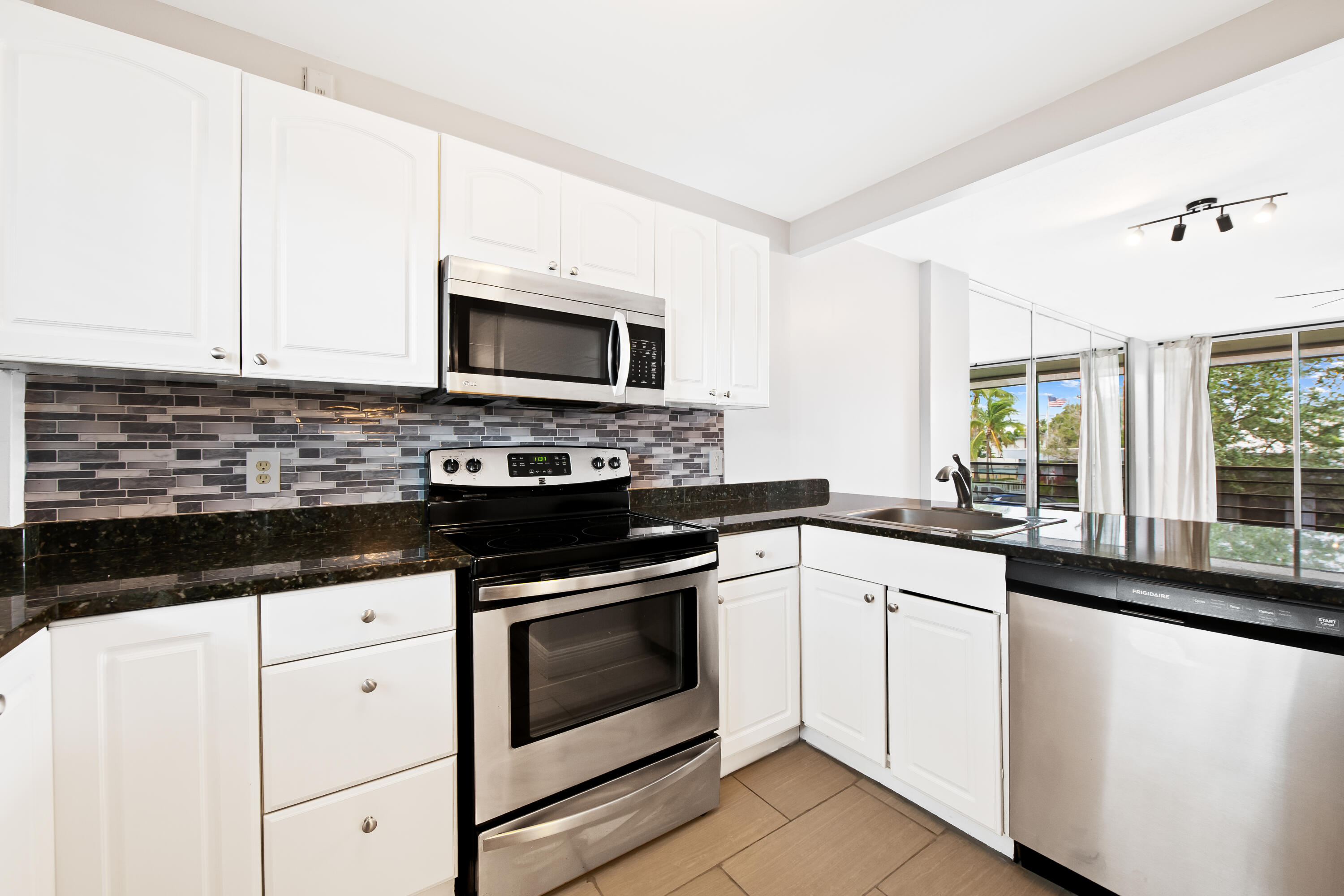 113 Royal Park Drive 2h, Oakland Park, FL 33309, Oakland Park