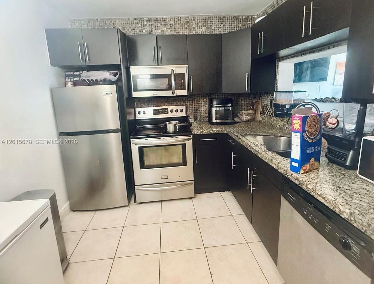 488 NW 165th St Road B-512 — photo 2