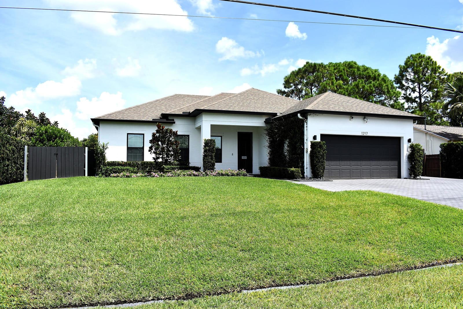 1217 SW Marmore Avenue — photo 1