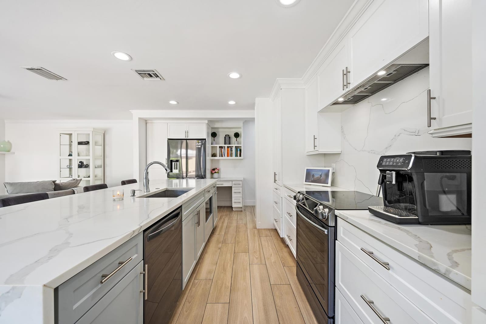 10101 Oak Bark Lane — photo 4