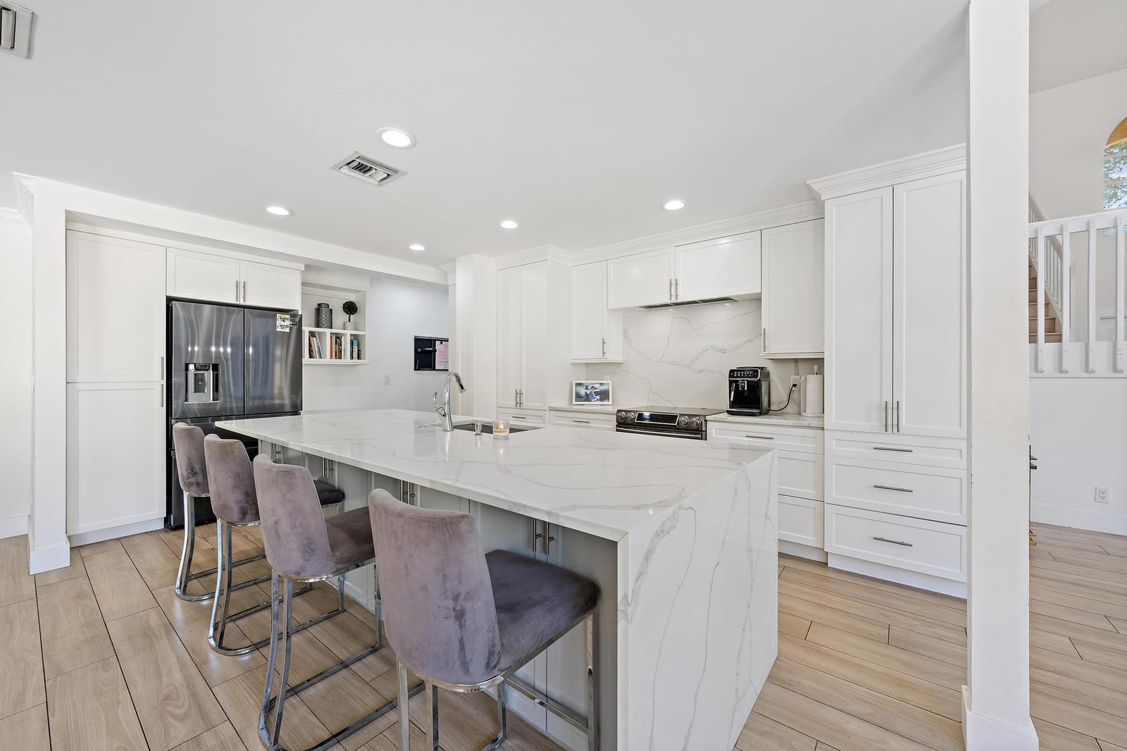 10101 Oak Bark Lane — photo 6
