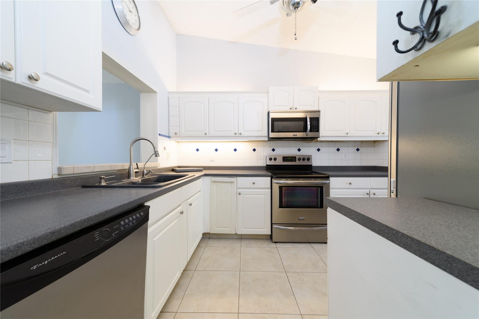 6680 Canary Palm Circle — photo 11