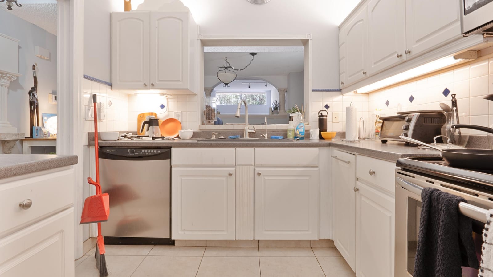 6680 Canary Palm Circle — photo 10