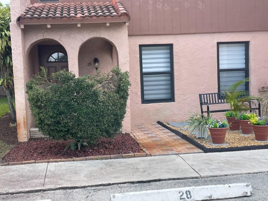 28 Madrid Lane, Davie, FL 33324, Davie