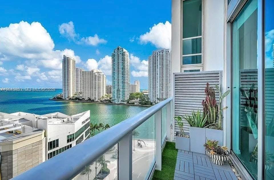 300 S Biscayne Boulevard L-1232, Miami, FL 33131 photo 14