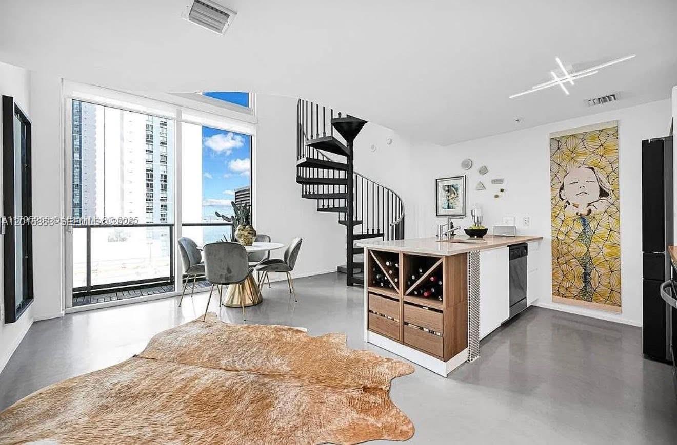 300 S Biscayne Boulevard L1232, Miami, FL 33131, Miami