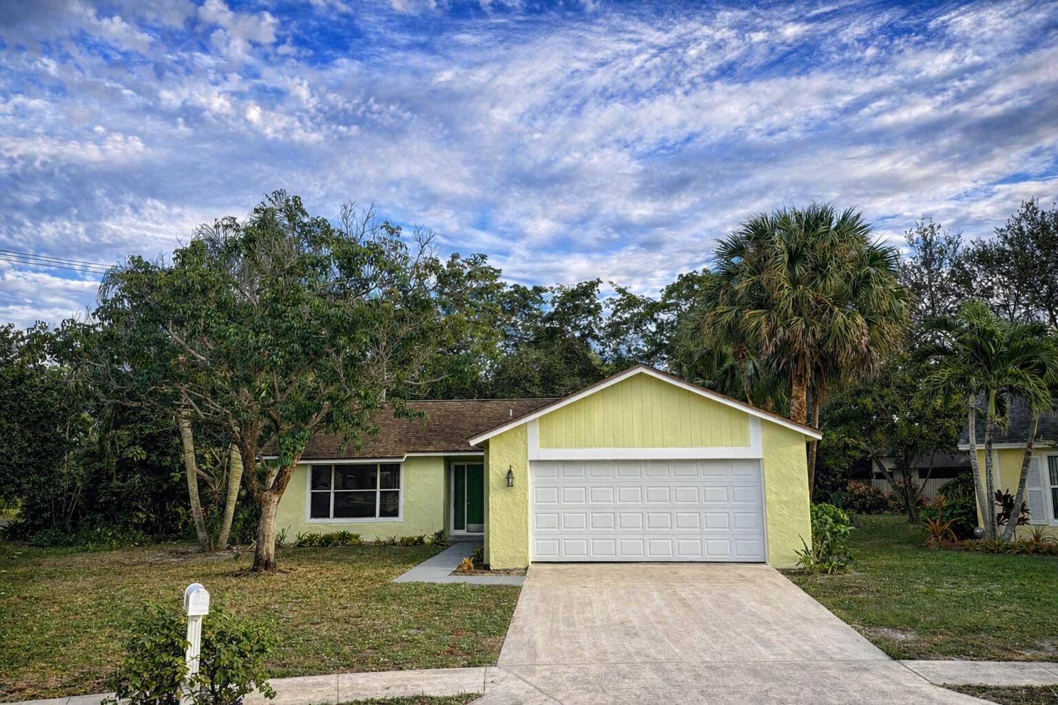 147 Rosewood Circle, Jupiter, FL 33458