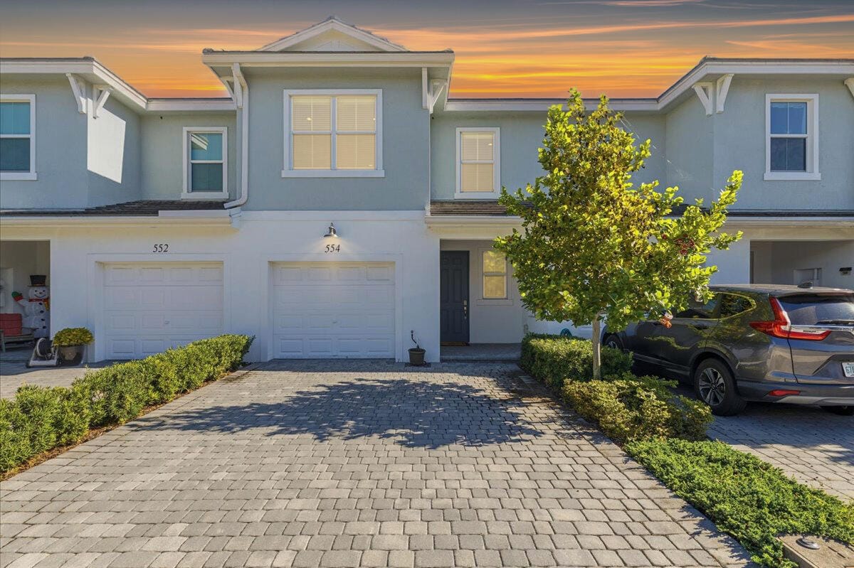 554 Sanderling Circle, Deerfield Beach, FL 33442