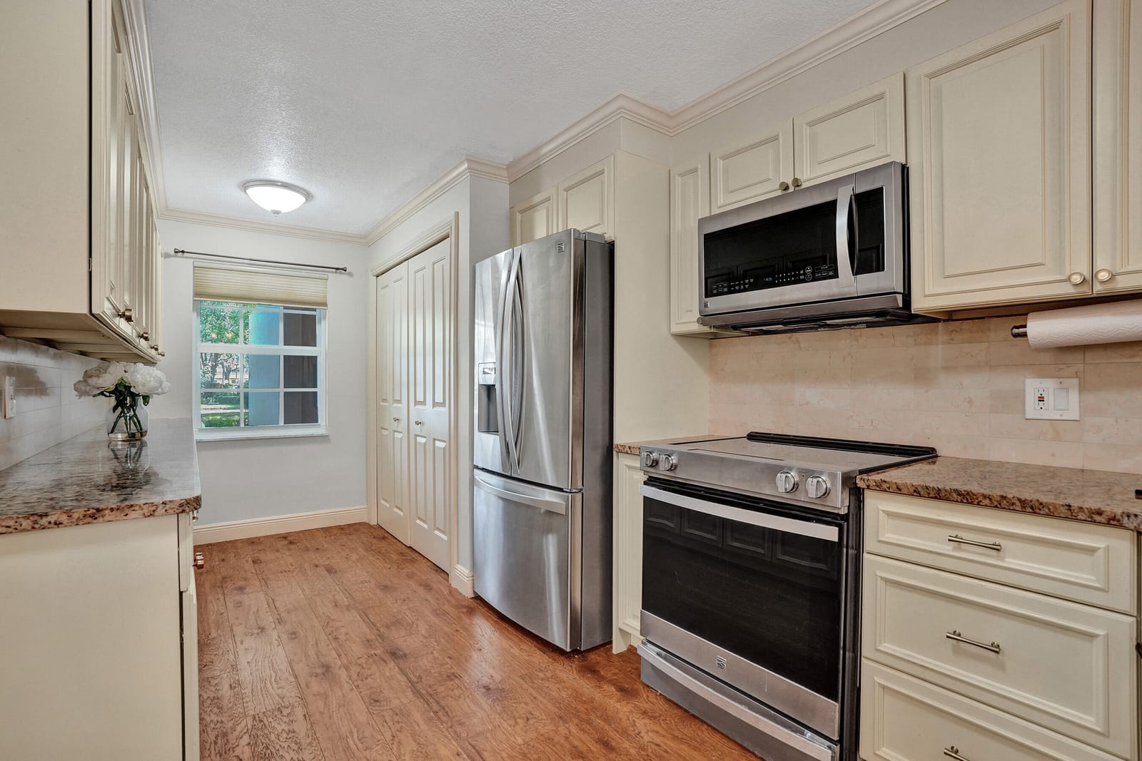 3621 Oaks Clubhouse Drive 101 — photo 9