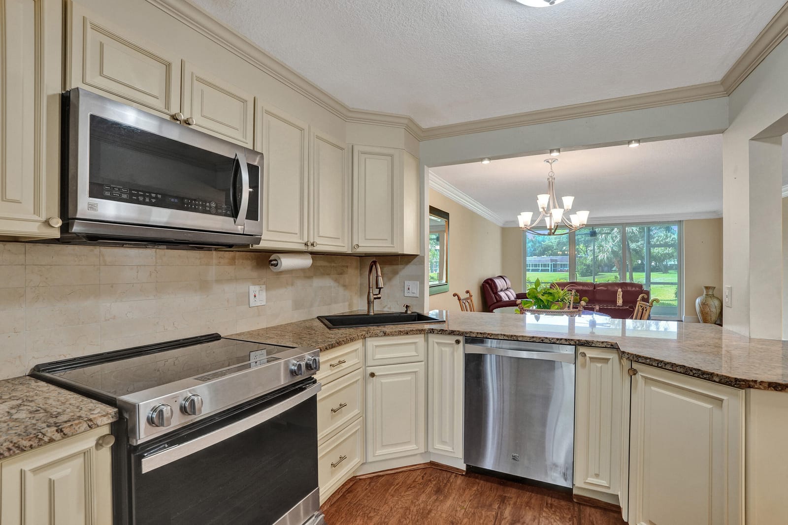 3621 Oaks Clubhouse Drive 101 — photo 10