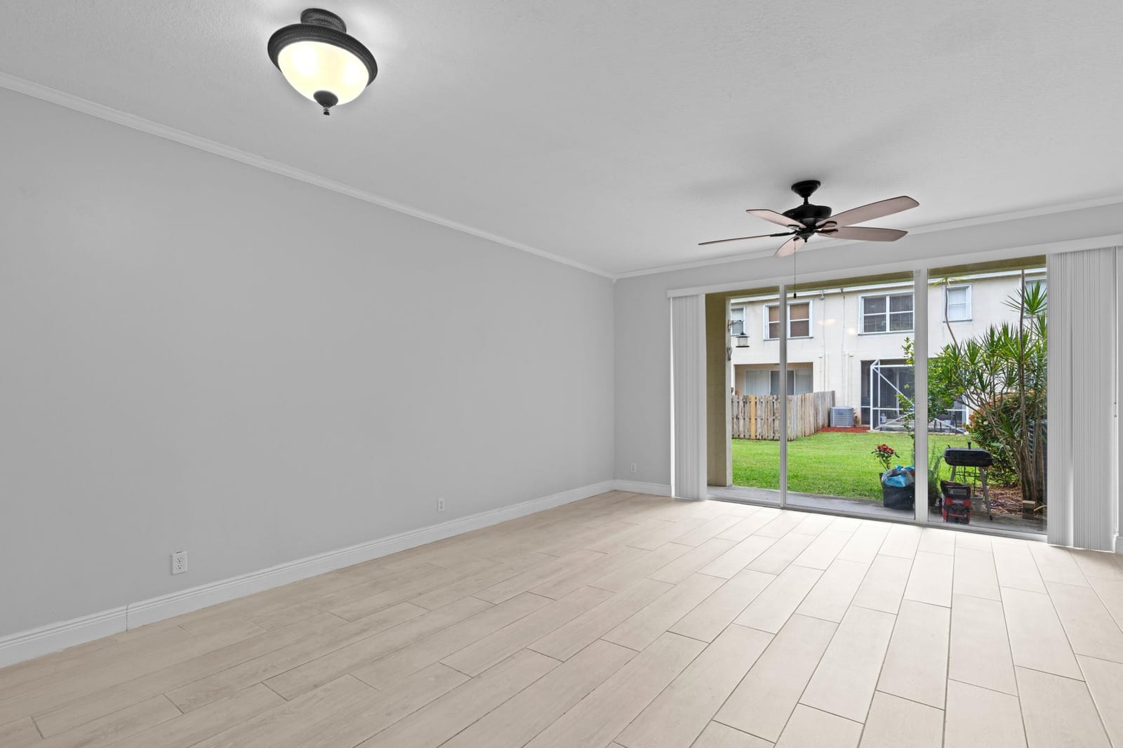 9736 Porta Leona Lane — photo 2