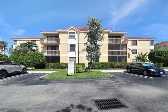 5701 Riverside Drive 102b6, sold in Grand Oasis Condo, Coral Springs, FL