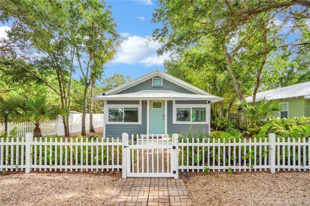 542 SW Halpatiokee Street, Stuart, FL 34994