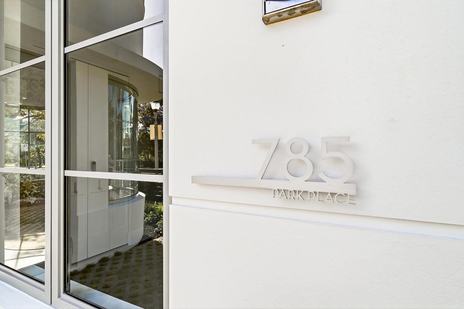 785 Park Place, West Palm Beach, FL 33401 photo 2