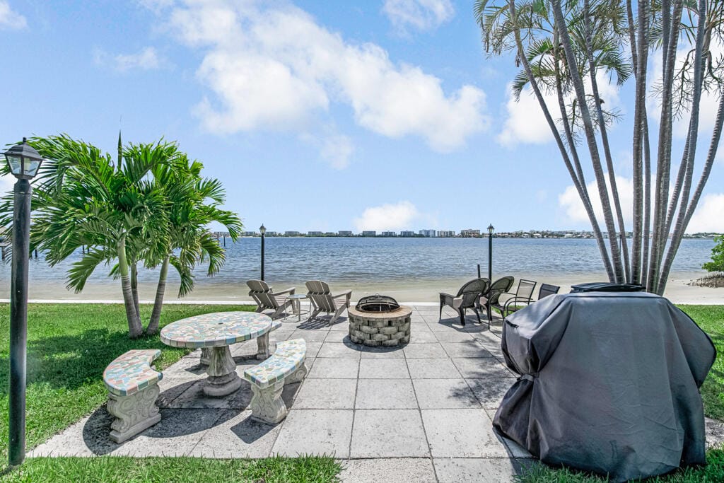 1430 S Lakeside Drive 22 — photo 1