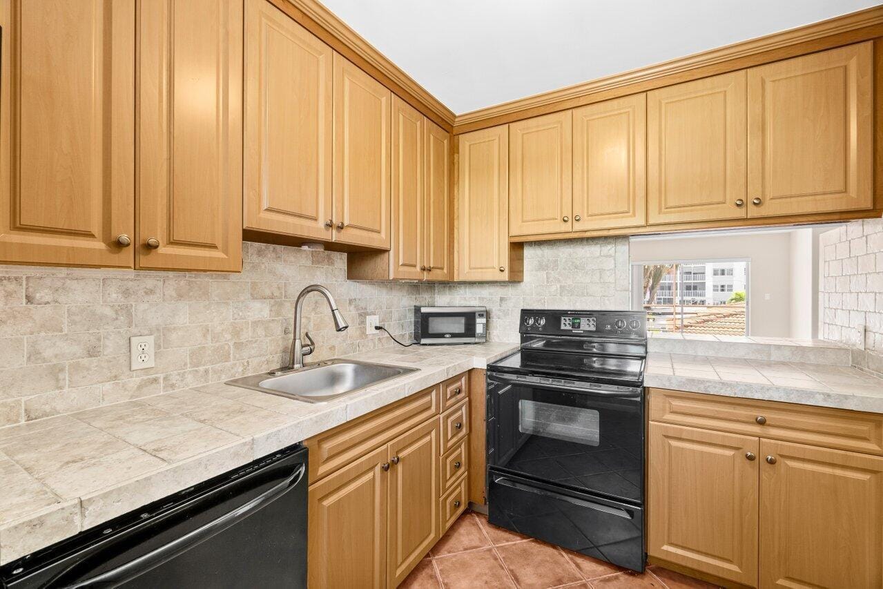 1430 S Lakeside Drive 22 — photo 5