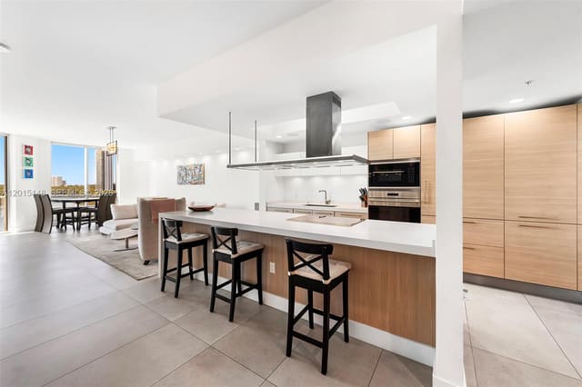 17111 Biscayne Boulevard 606, North Miami Beach, FL 33160