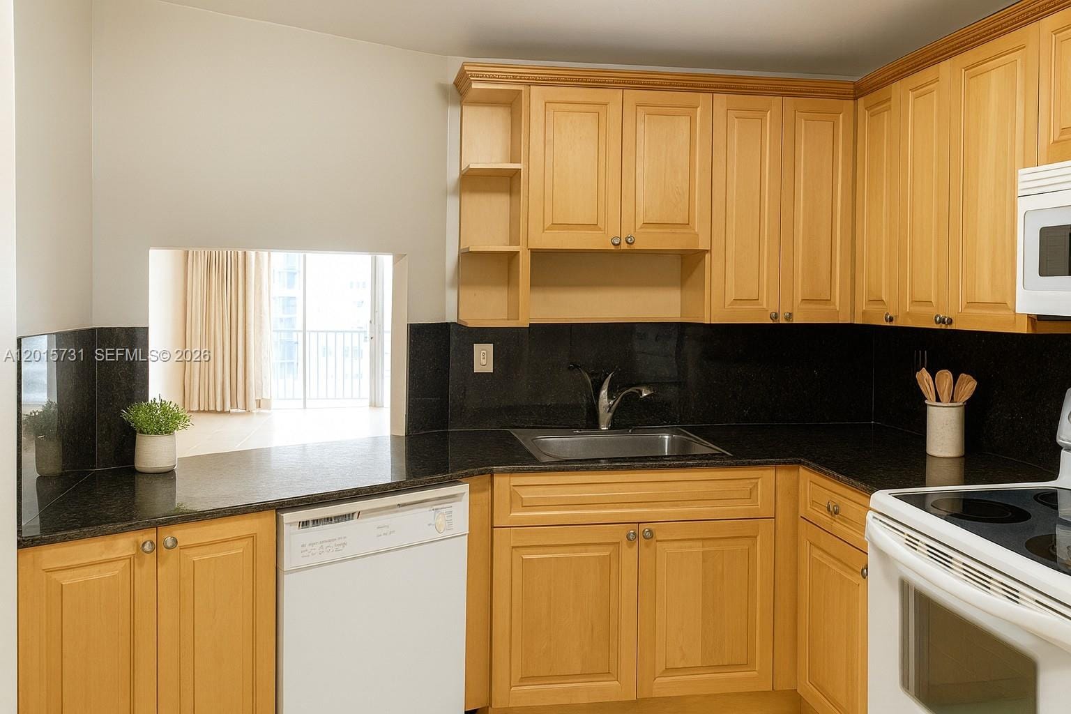 1750 NE 191st Street 816-3 — photo 4