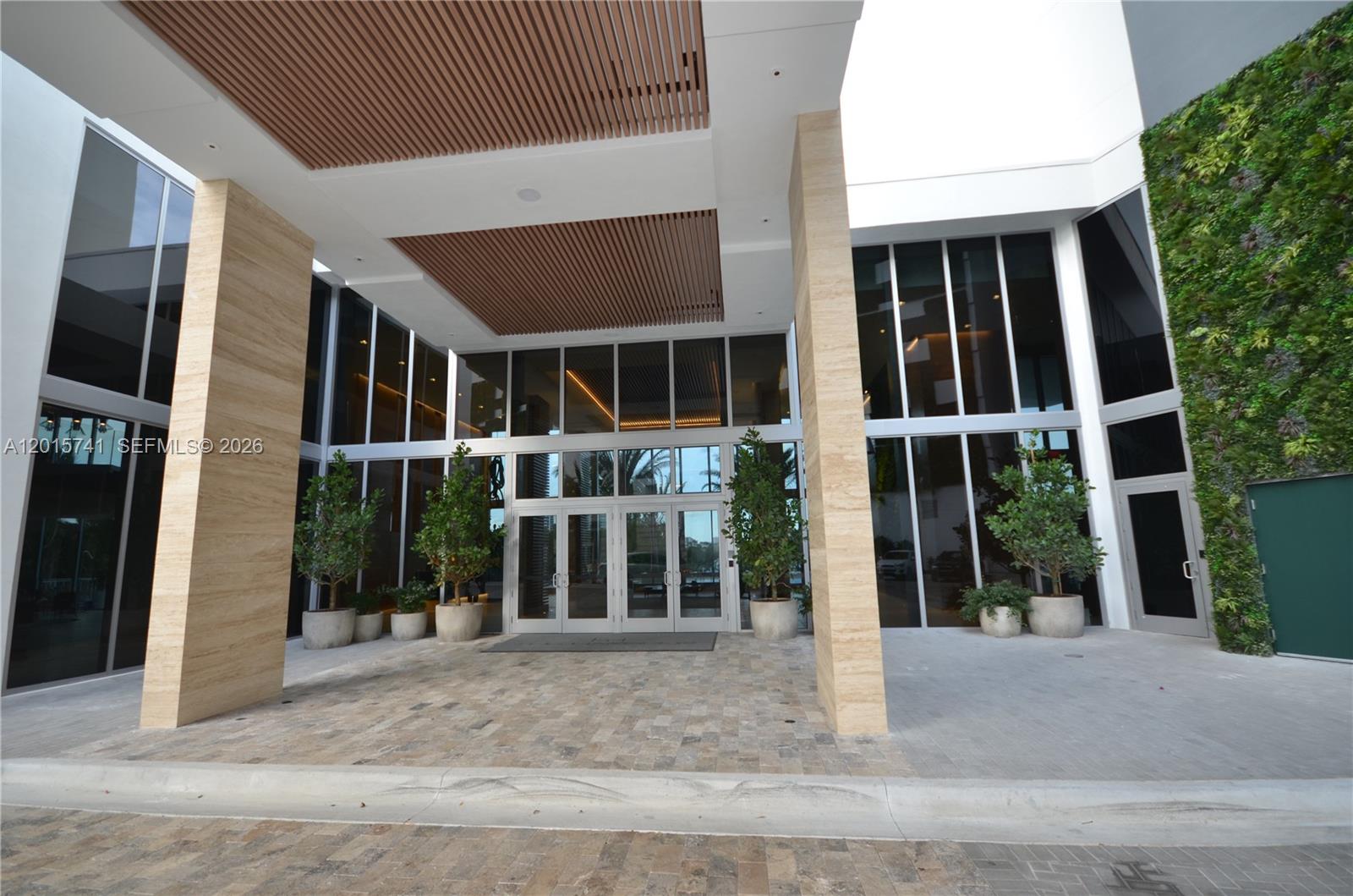 16385 Biscayne Boulevard 519, North Miami Beach, FL 33160, North Miami Beach