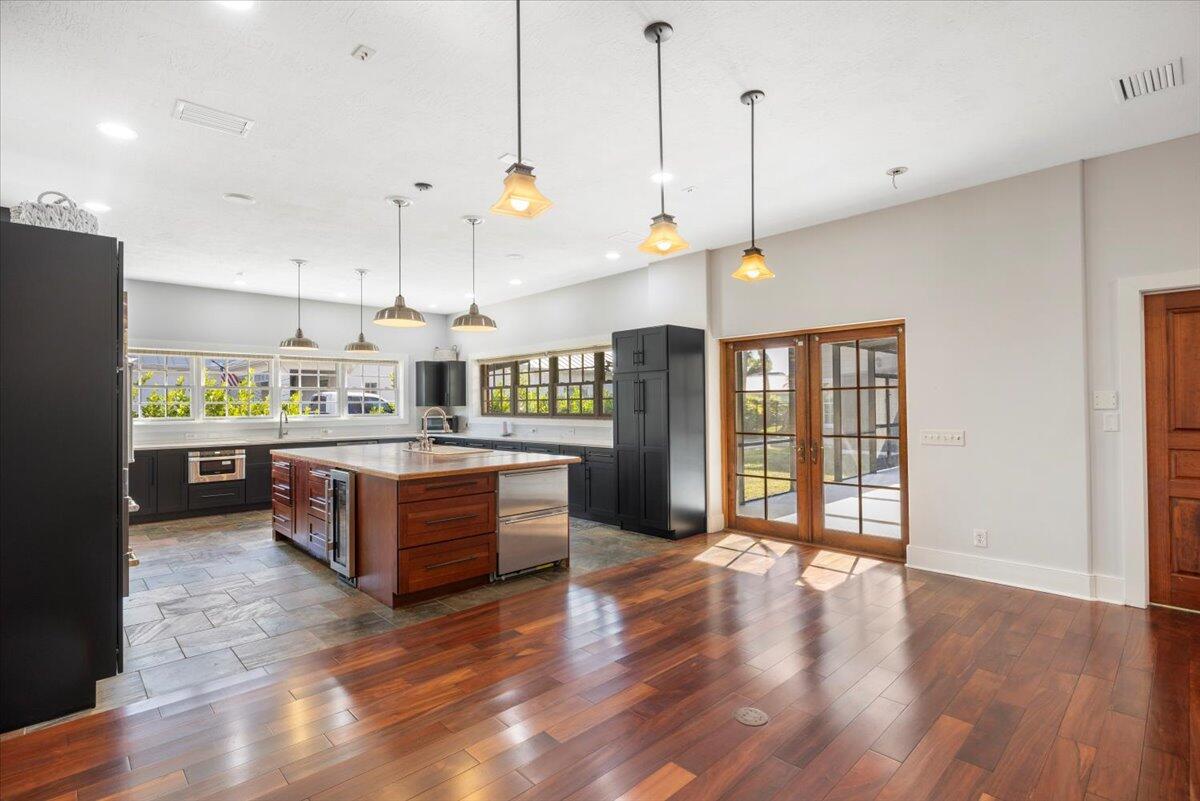 531 Sunset Boulevard — photo 4