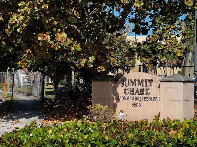 8411 NW 8th Street 105, Summit Chase, Miami, FL