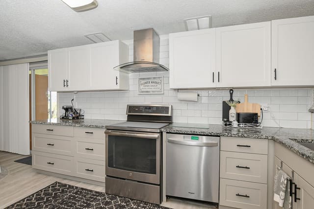 8009 Meadowlark Lane, Port St. Lucie, FL 34952