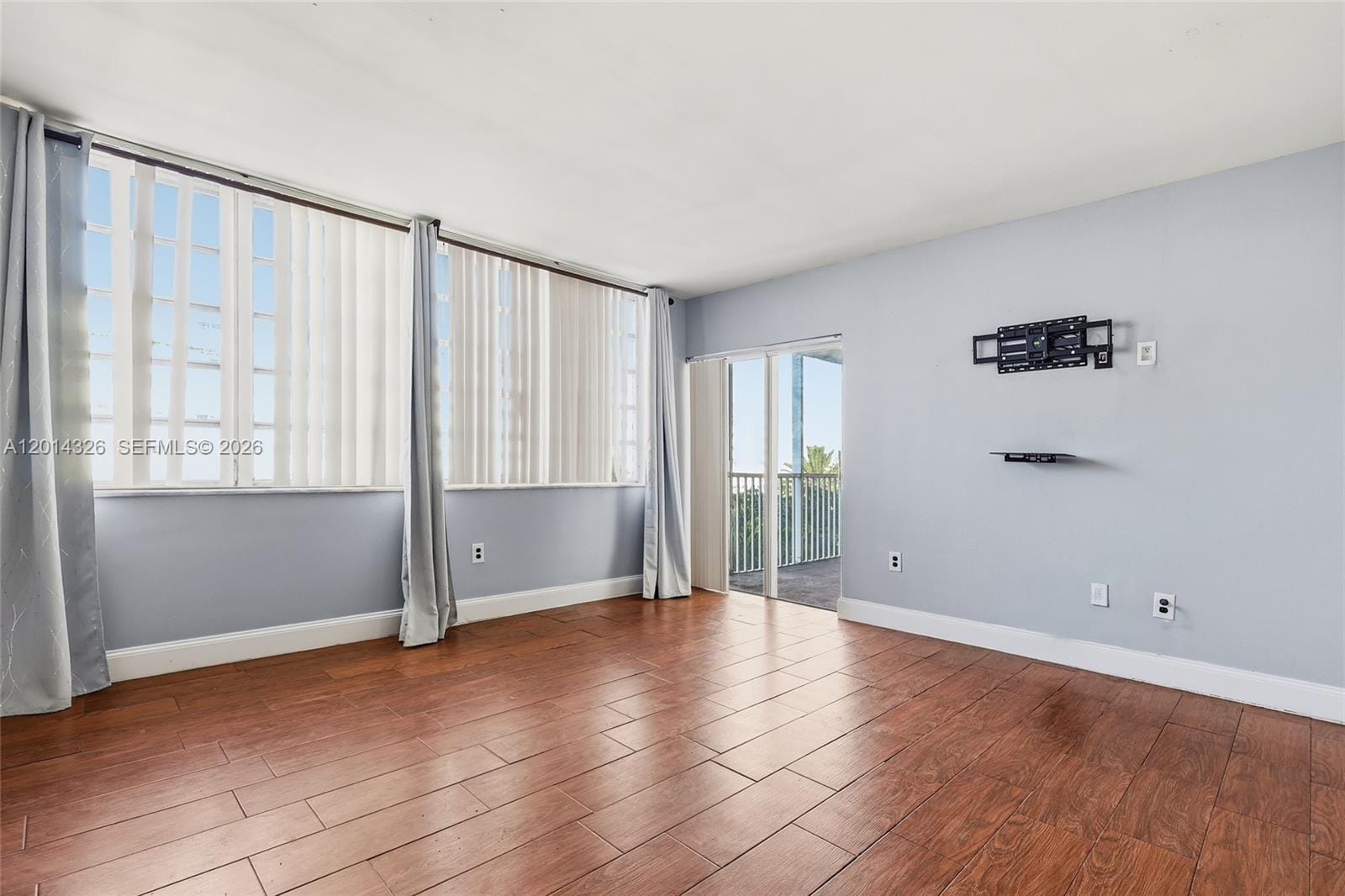 1770 NE 191st Street 4111 — photo 4