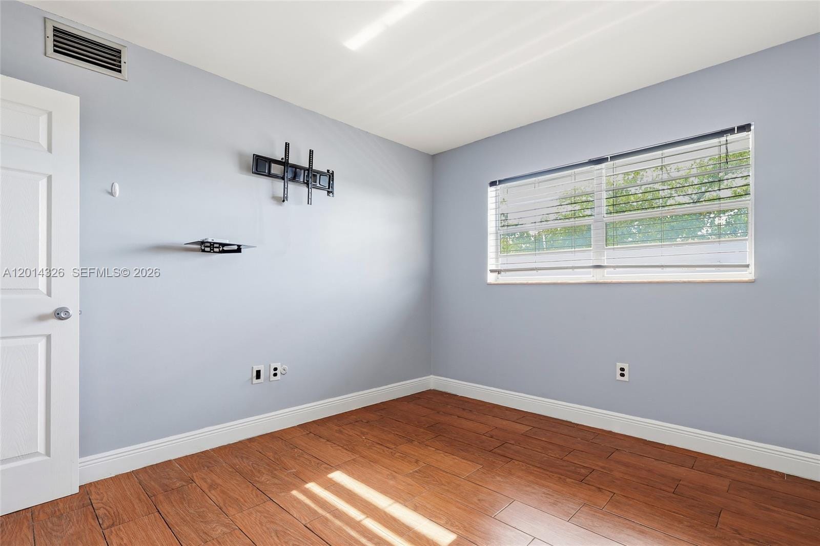 1770 NE 191st Street 4111 — photo 8