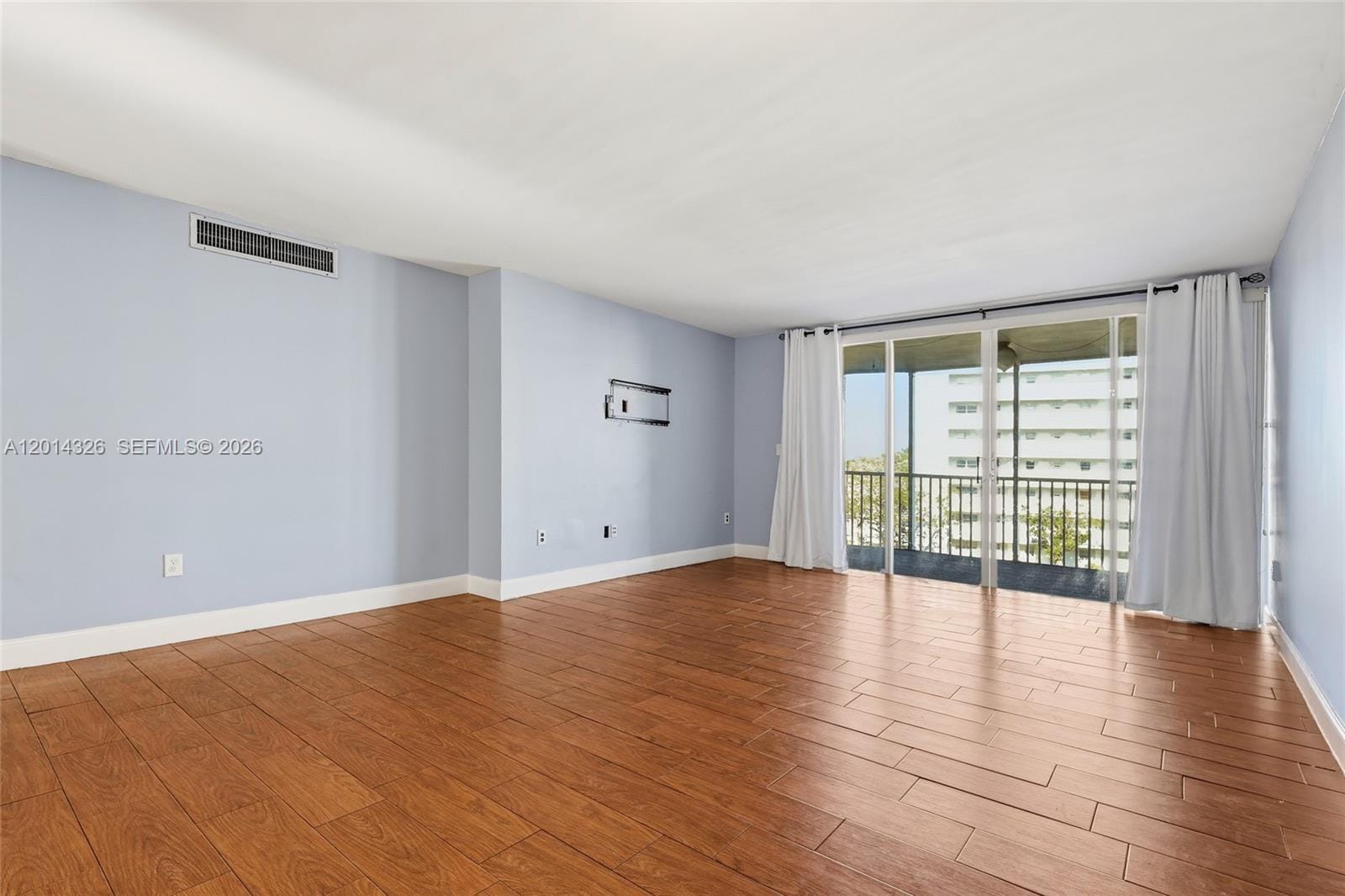 1770 NE 191st Street 4111 — photo 9