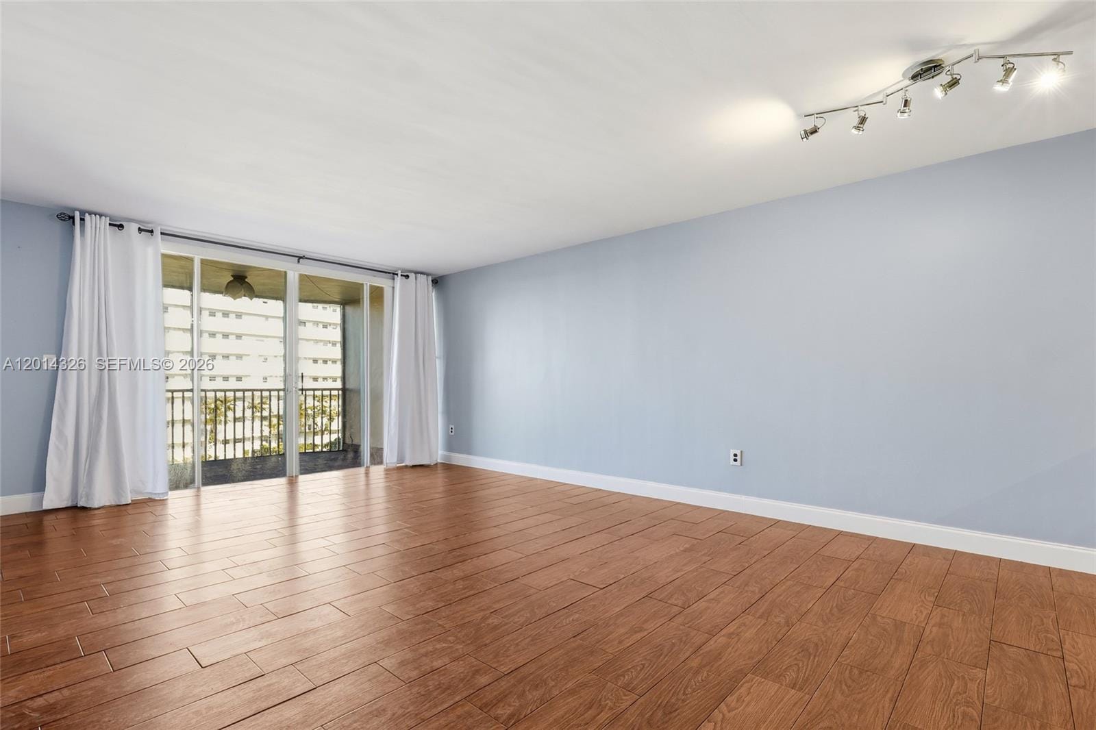 1770 NE 191st Street 4111 — photo 10