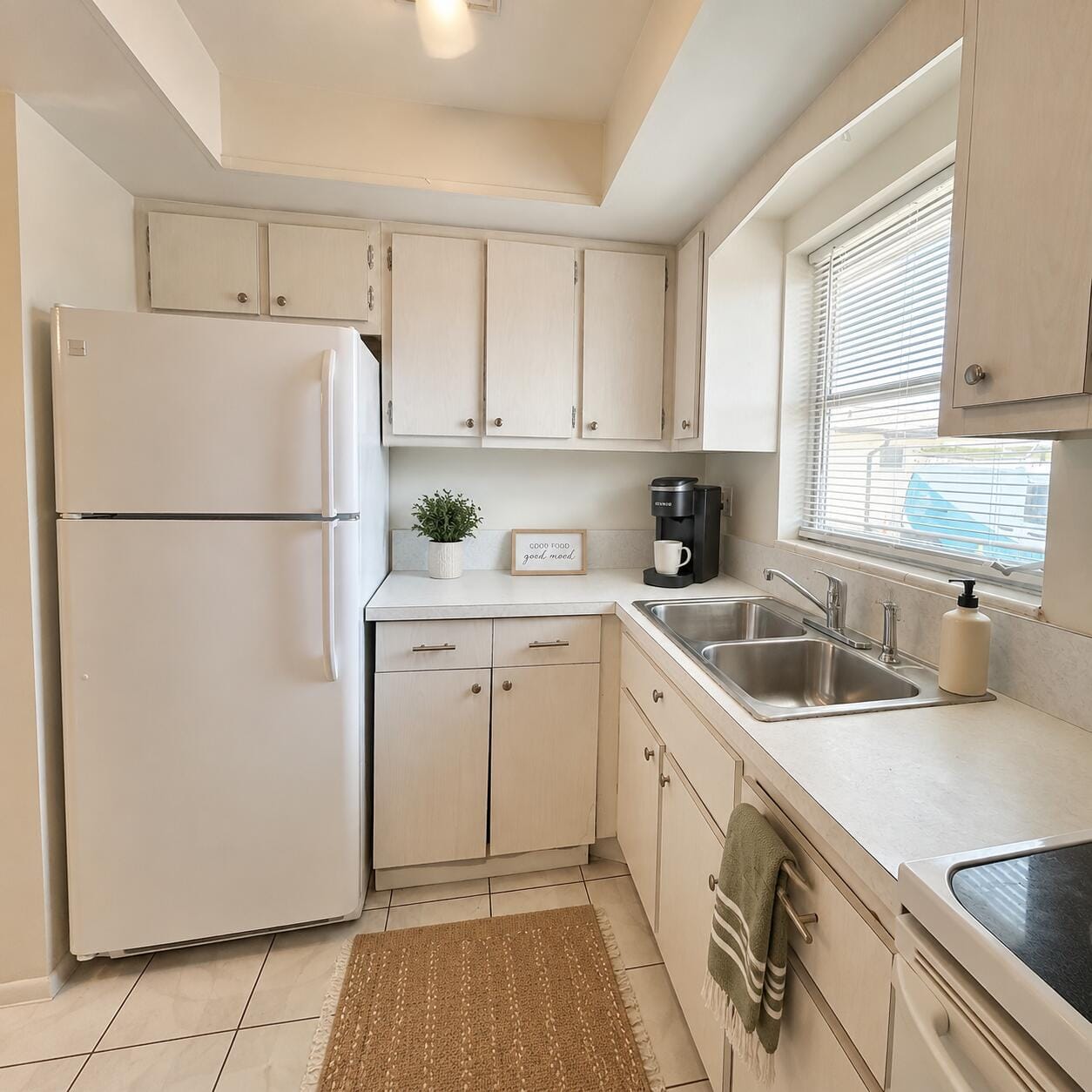 2911 Ashley Dr W J — photo 1