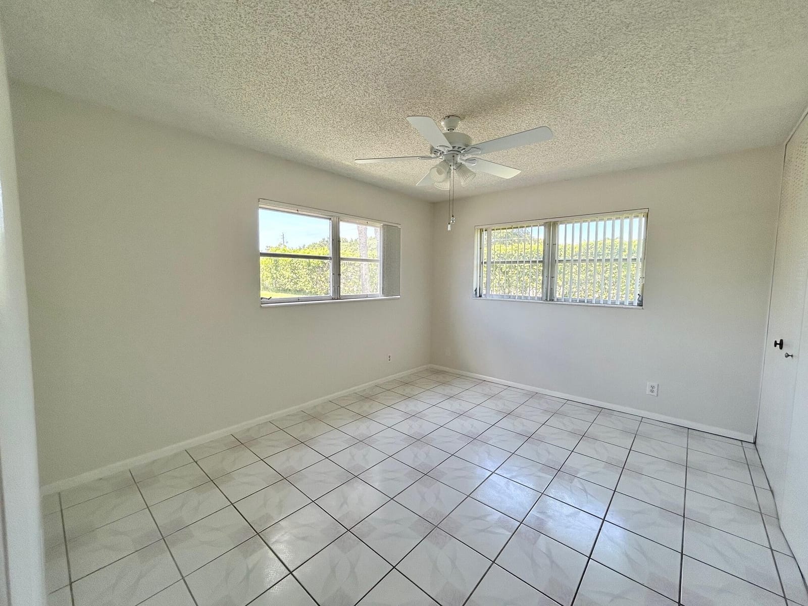 2911 Ashley Dr W J — photo 12
