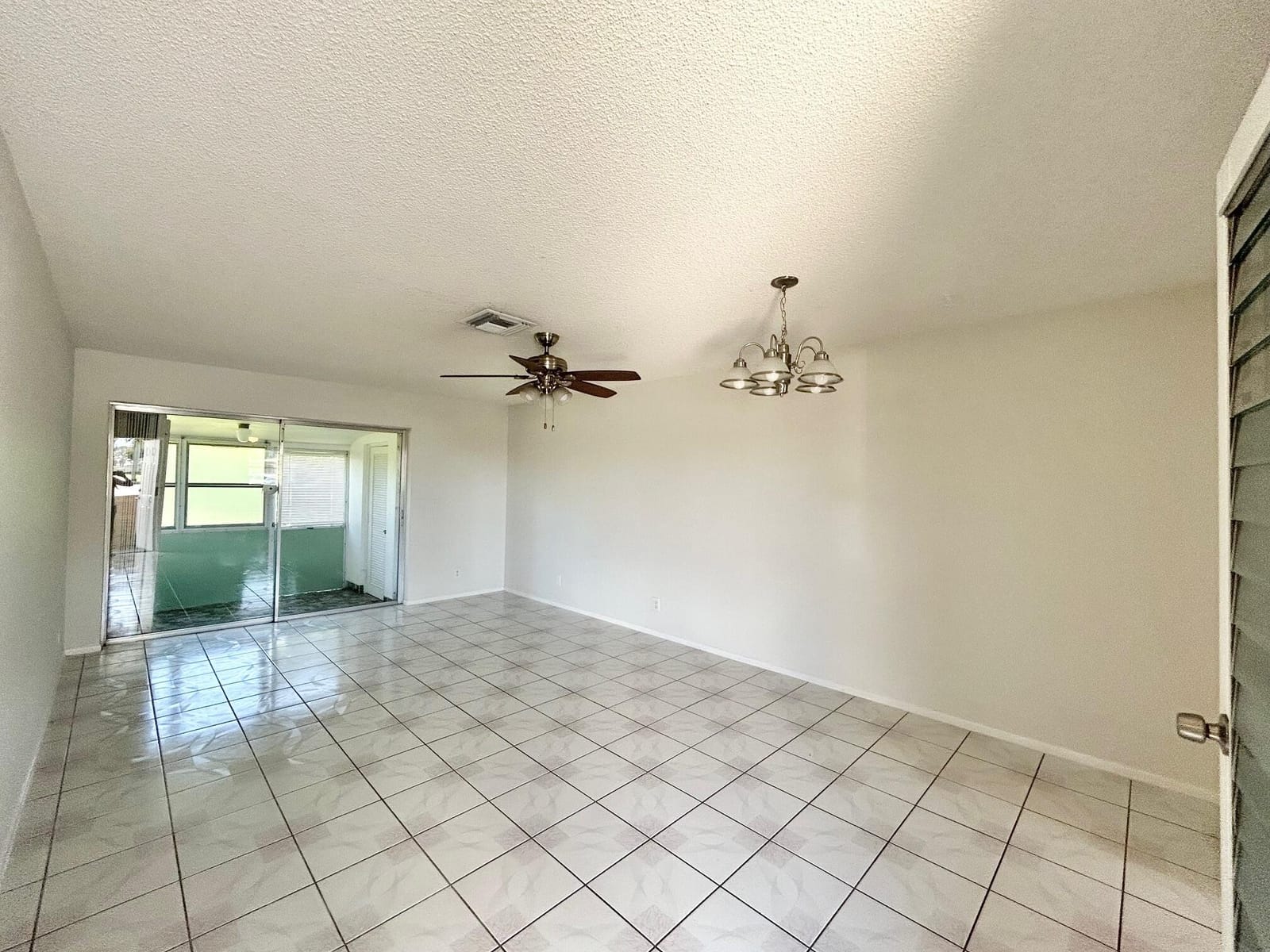 2911 Ashley Dr W J — photo 6