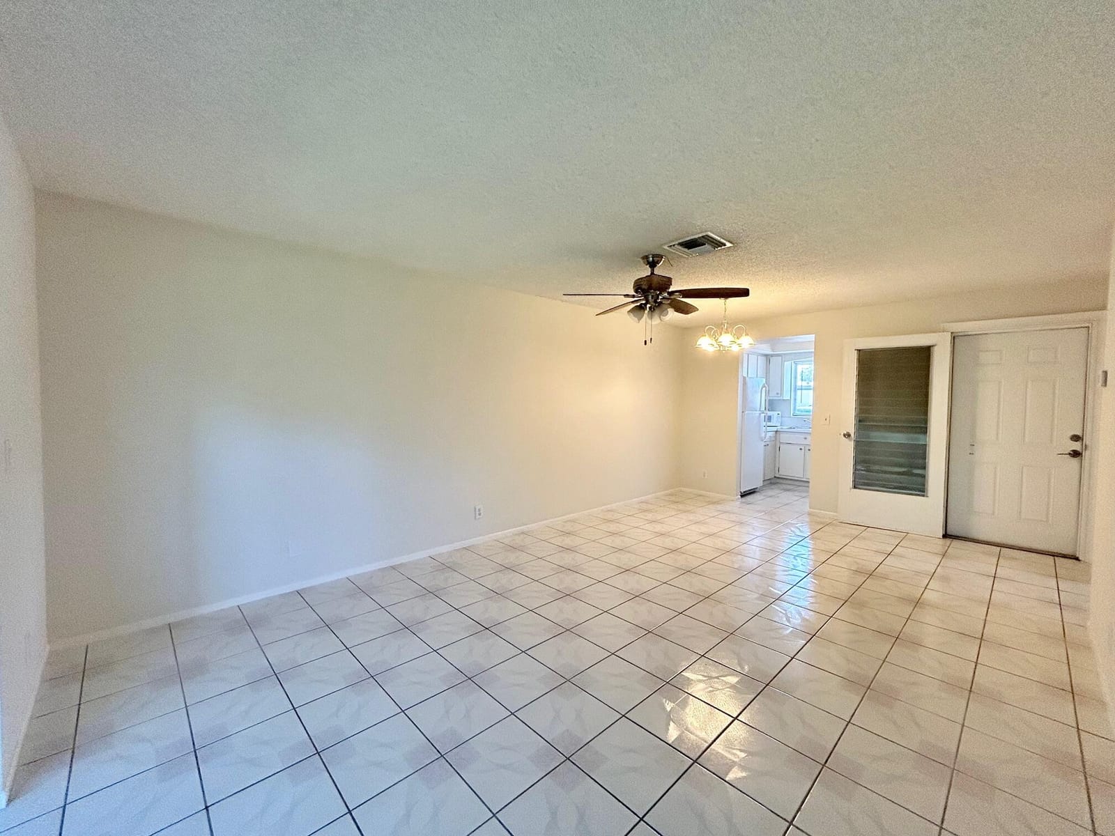 2911 Ashley Dr W J — photo 8