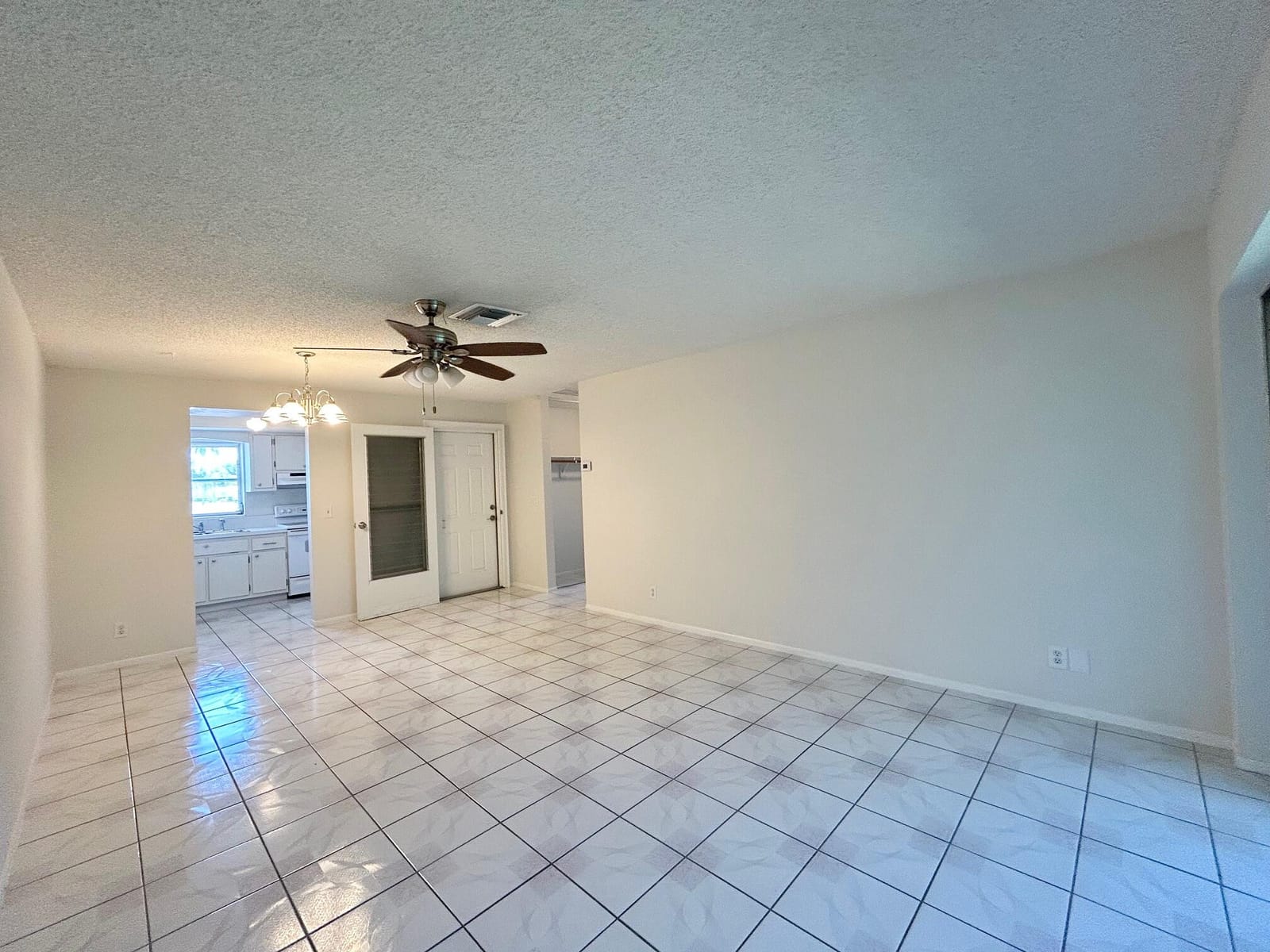 2911 Ashley Dr W J — photo 9