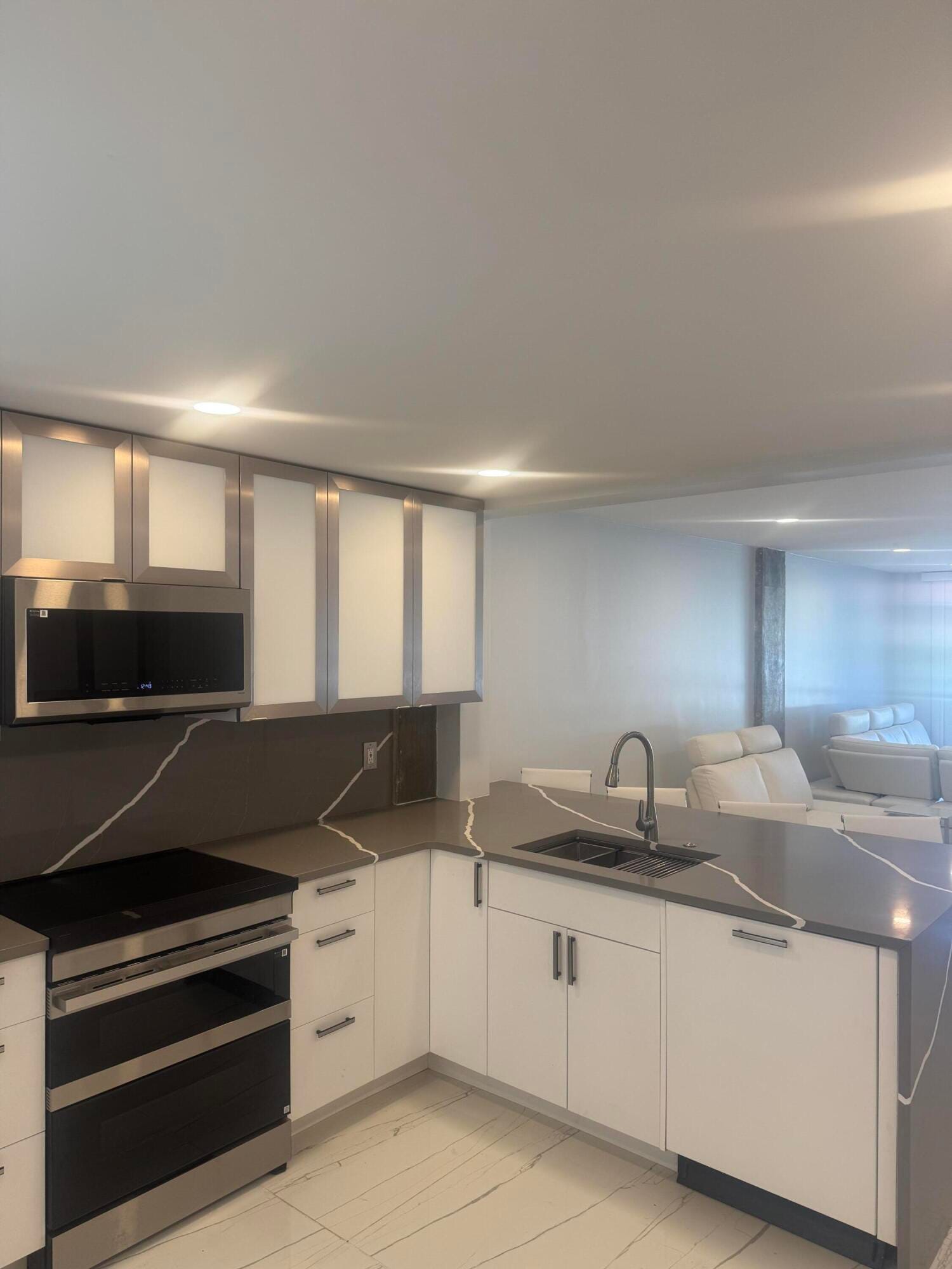 105 Paradise Harbour Boulevard 108 — photo 11