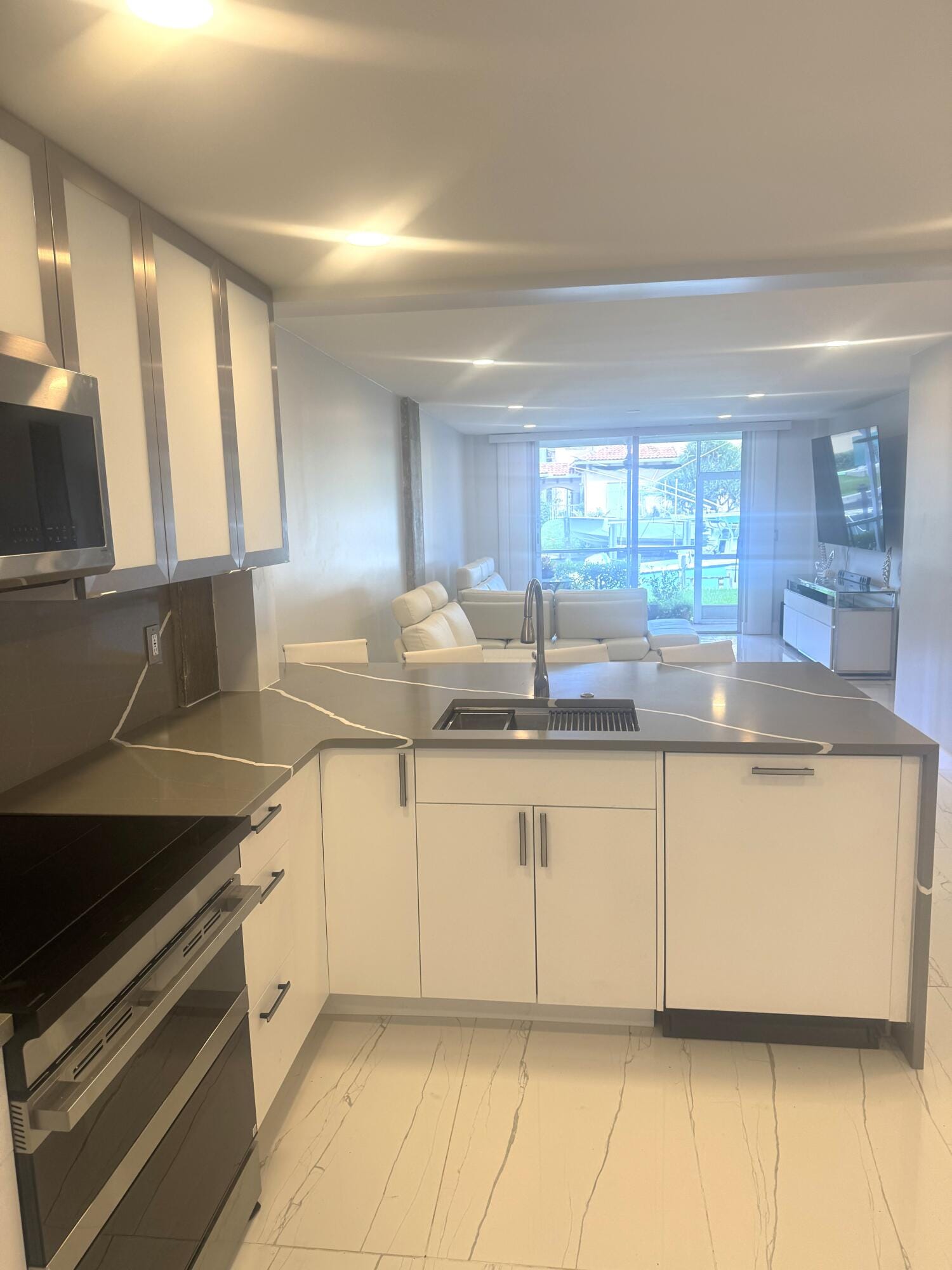 105 Paradise Harbour Boulevard 108 — photo 7