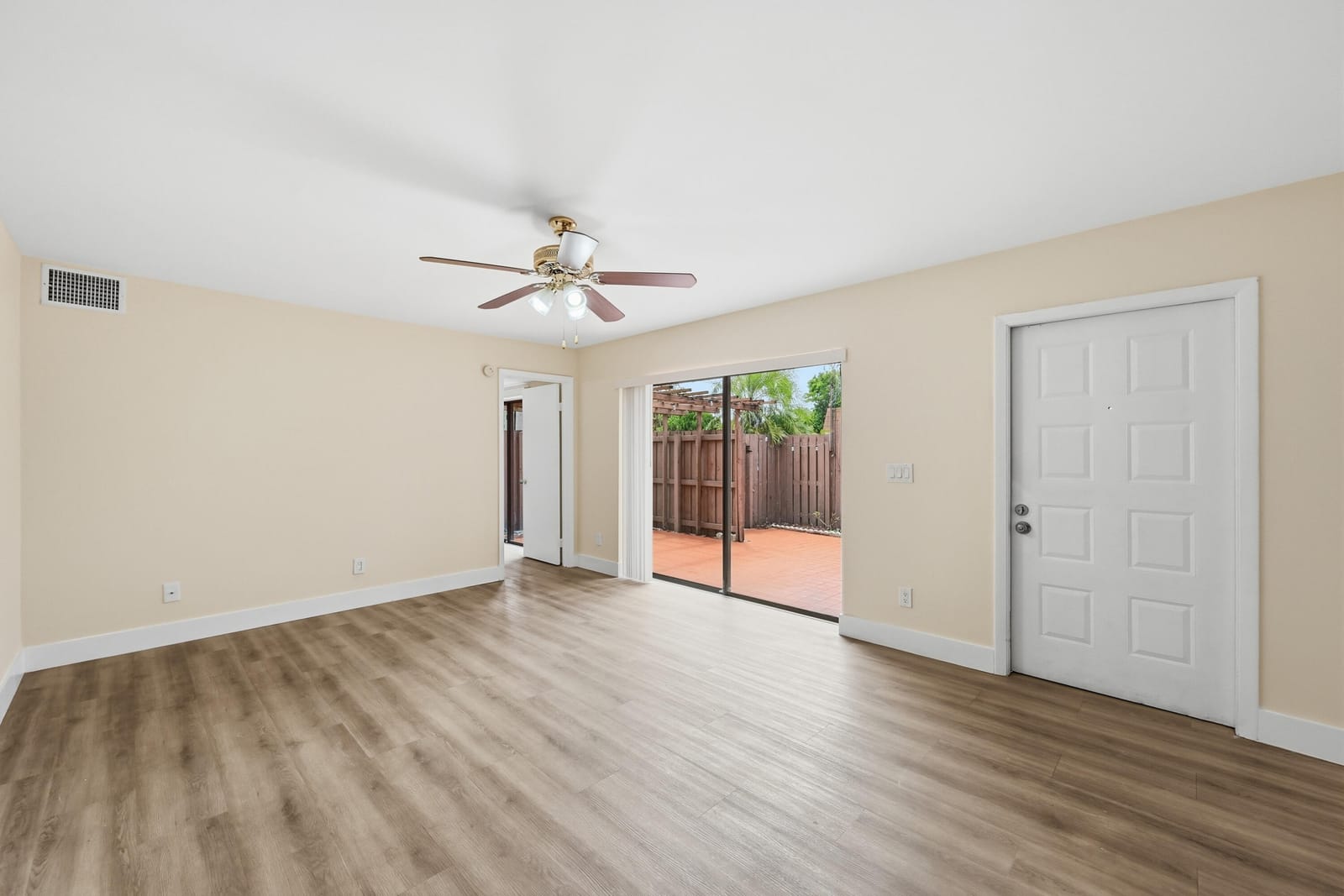 8337 N Coral Circle, North Lauderdale, FL 33068 photo 5