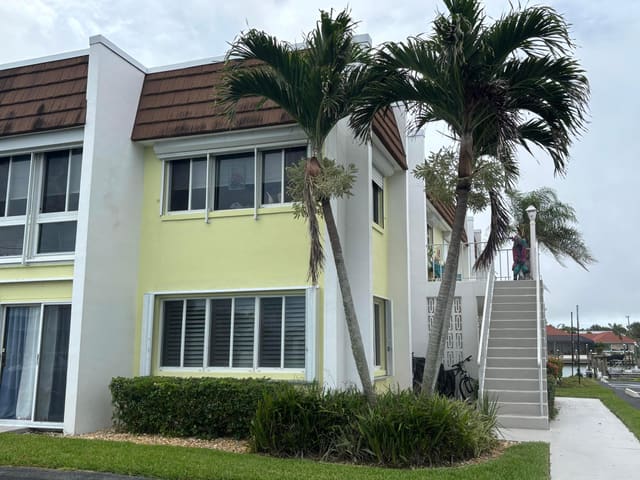 1309 Bayshore Drive 104, sold in Colonnades Condominium No 3, Fort Pierce, FL