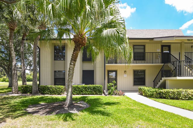 20 Plantation Drive 101, Vero Beach, FL 32966