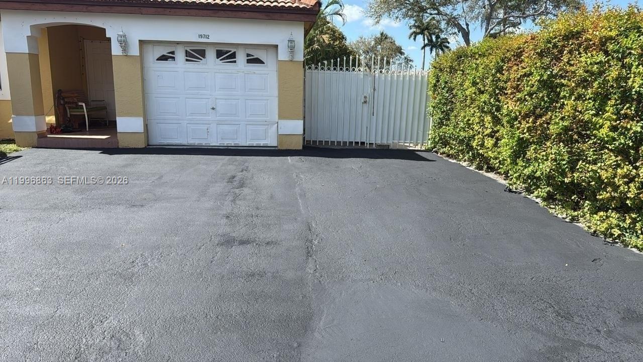 19712 NW 82nd Place, Hialeah, FL 33015, Hialeah