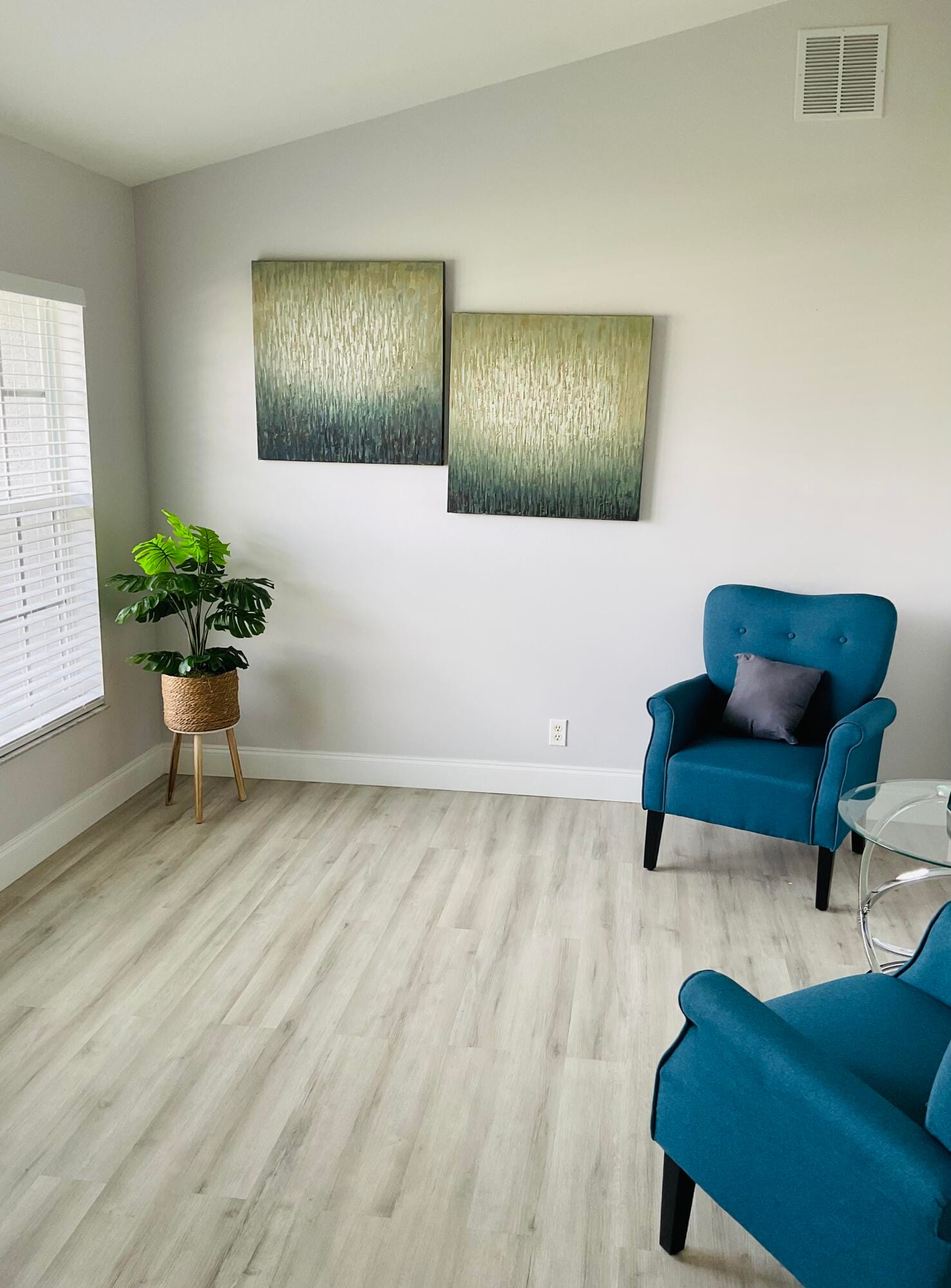 854 SW Paar Drive — photo 3