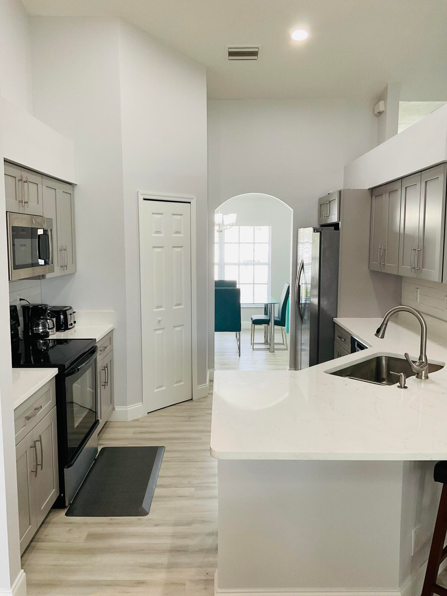 854 SW Paar Drive — photo 8