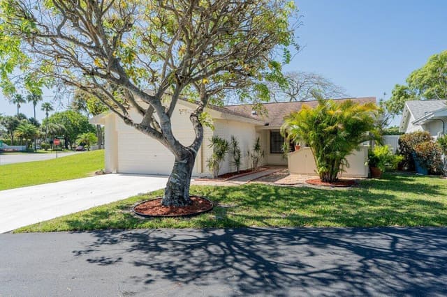 1 Afton Place, Boynton Lakes, Boynton Beach, FL