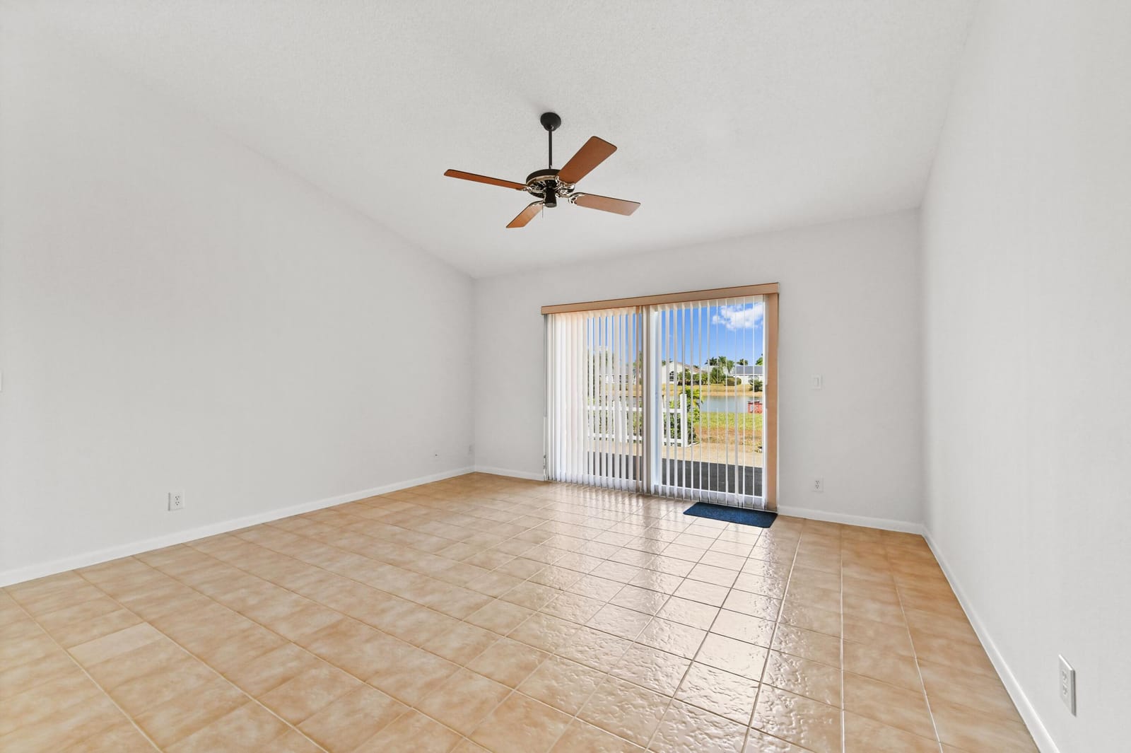 8515 Lake Point Court, Lake Worth, FL 33467 photo 14