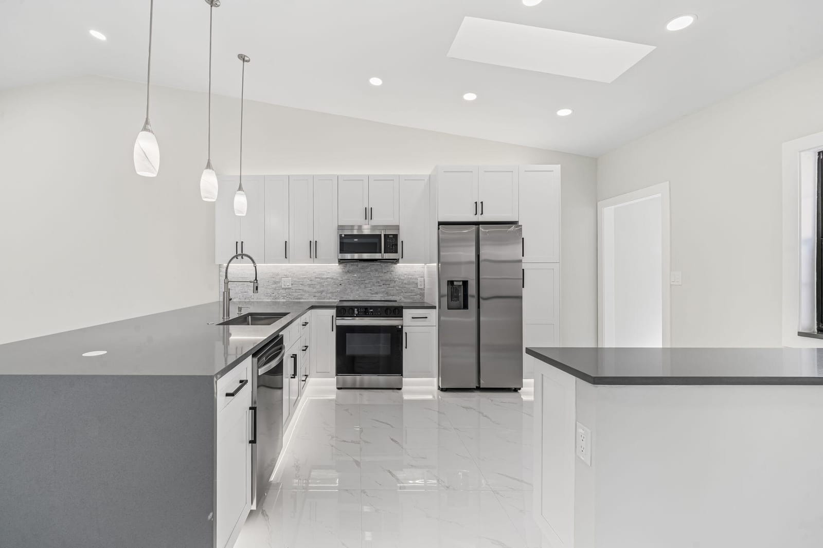 6371 Kings Gate Circle — photo 2
