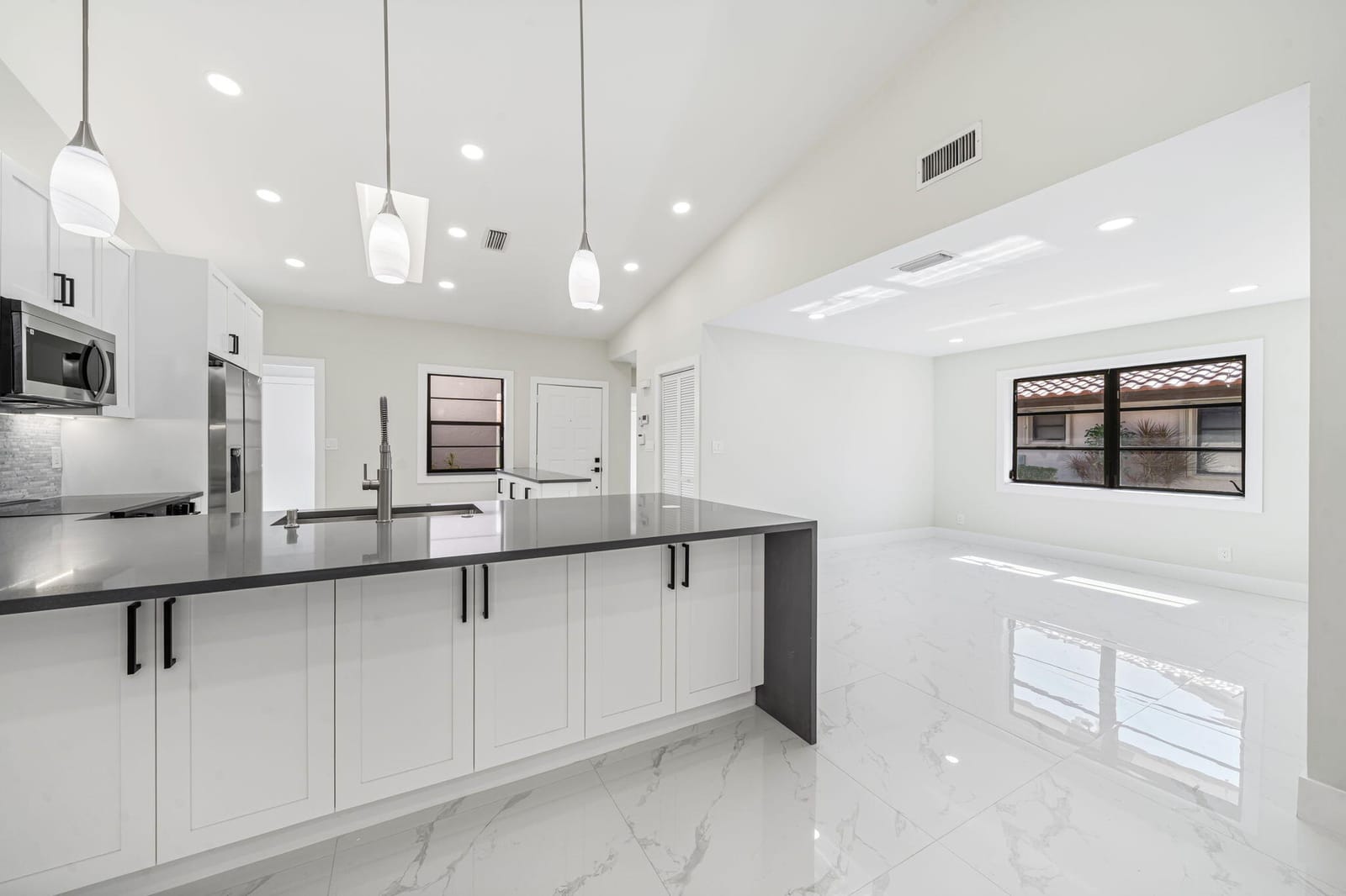 6371 Kings Gate Circle — photo 3
