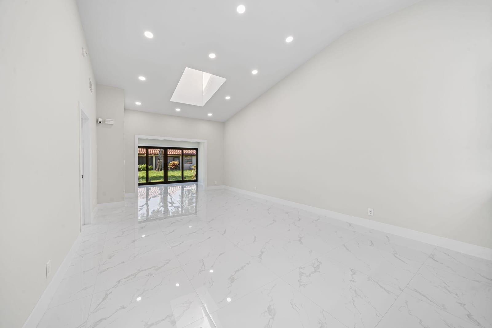 6371 Kings Gate Circle — photo 5